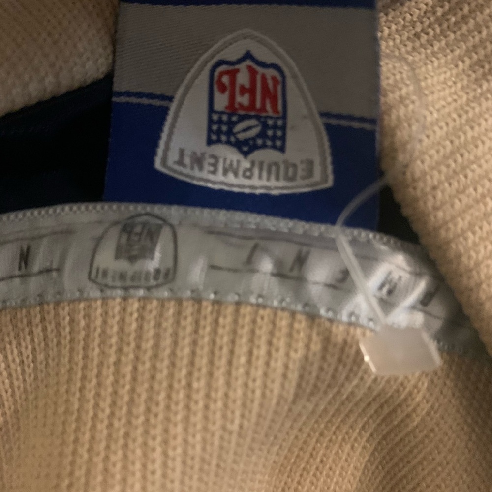2 jerseys - Picture 6 of 6